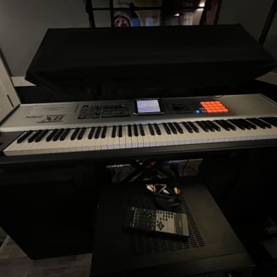 Roland Fantom-X8 88-Key Workstation Keyboard 2003 - 2004 - Silver