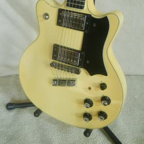 Guild M-80 Series 1976 Yellowed White image 1