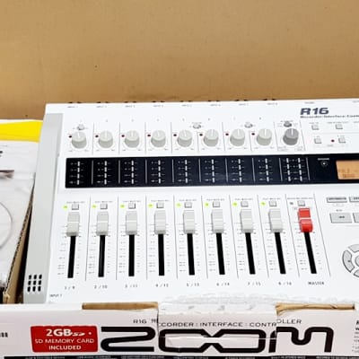 ZOOM R16 mulchtrack recorder / mixer-