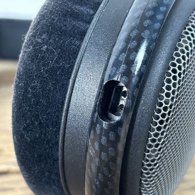 Sennheiser HD580 Jubilee Stereo Headphones - Carbon Fiber Sennheiser HD580 Jubilee Stereo Headphones - Carbon Fiber