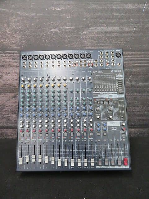 YAMAHA EMX 5016CF Table de mixage avec amplificateur