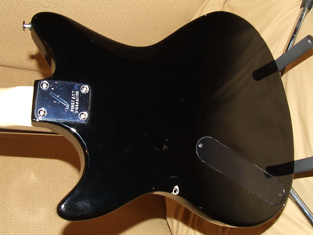 First Act ME 316 Electric 2000 s Black White Cool Vintage Body Shape Guitar