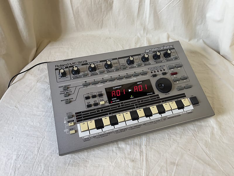 Roland MC-303 groovebox Drum Machine Sequencer w/ power supply New