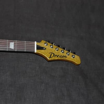 Dream Studios | Dirty Signature Guitar - Gold Glitter image 6