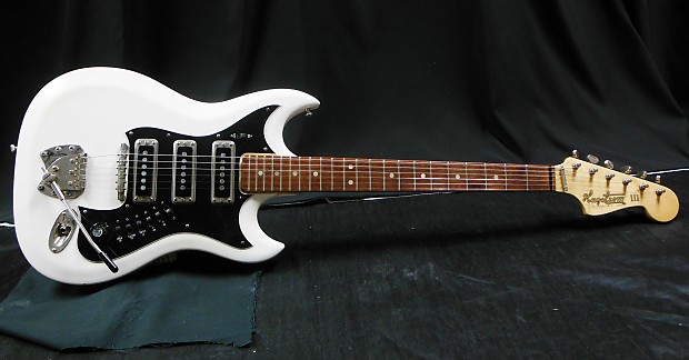 Hagstrom III White Reverb Croatia
