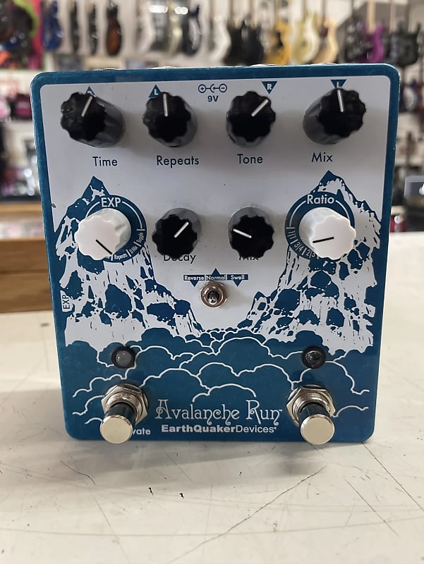 EarthQuaker Devices Avalanche Run Stereo Reverb & Delay with Tap Tempo