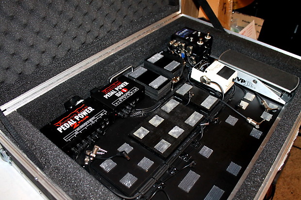 D'Addario Accessories XPND Pedal Board - Guitar Pedal Board that Expands -  Pedal Boards for Guitars - 2 Rows, Lightweight, Durable Aluminum Pedalboard