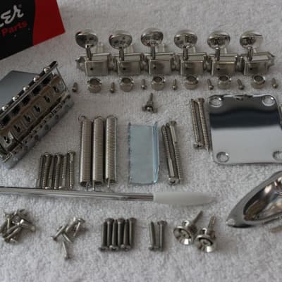 Fender 2 3/16" Mount 2 1/16" String Spaced Stratocaster Hardware Set w/ Tuners 099-2070-000 image 2