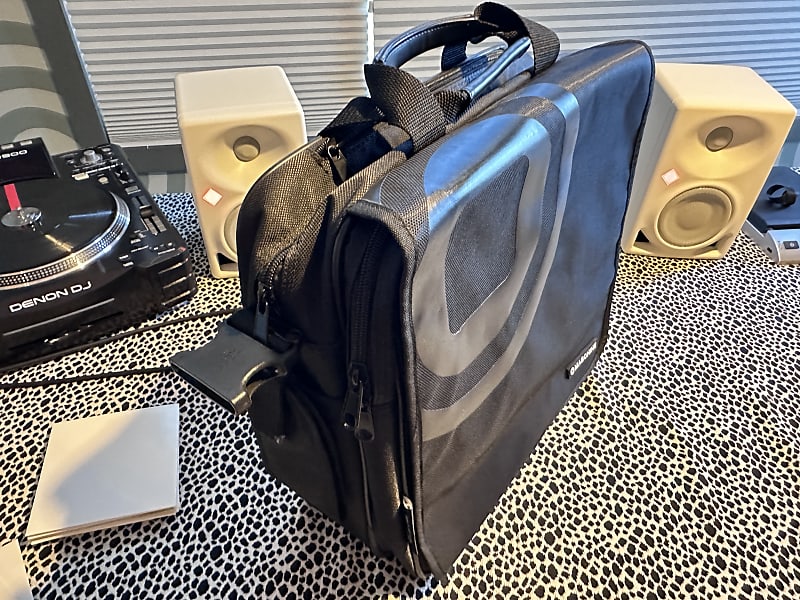 DJ機材 NATIVE INSTRUMENTS MASCHINE BAG by UDG croppedSml-creator-ni-maschine