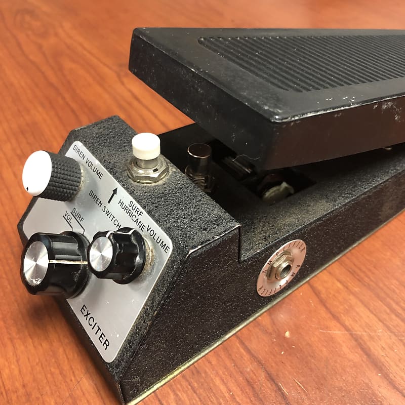 ShinEi ME7 Wah Volume Siren NOISE Surf Hurricane Tornado Reverb