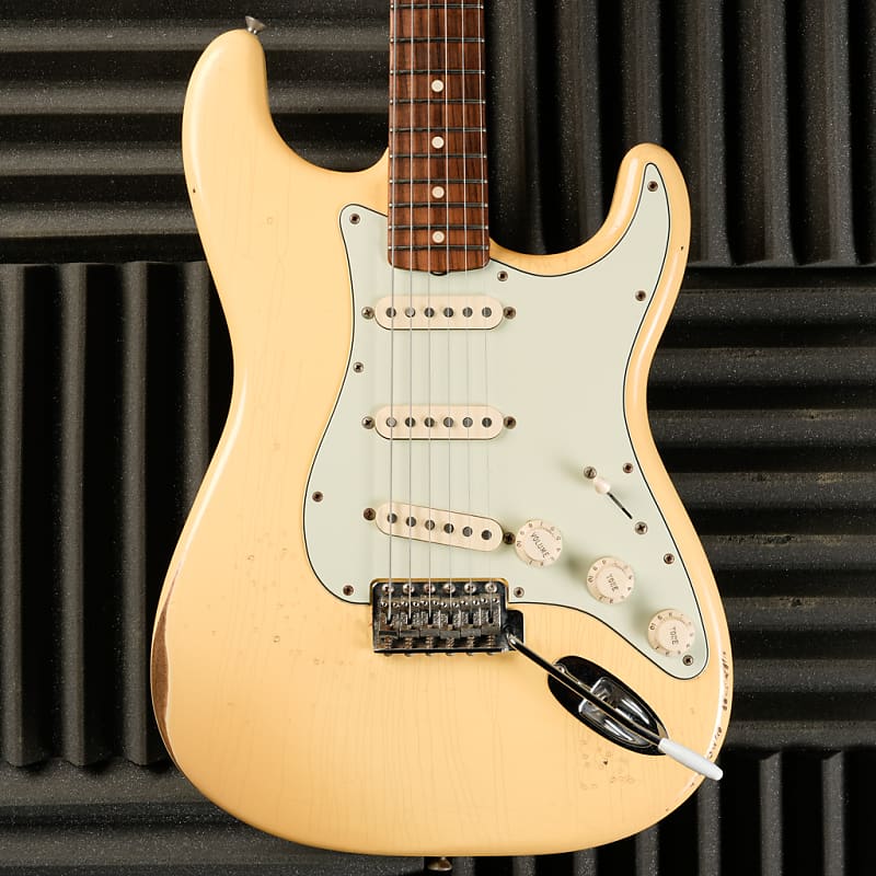 ギター Fender road worn 60s stratocaster Fender Road Worn 60's Strat - Rosewood Neck In 3 Tone