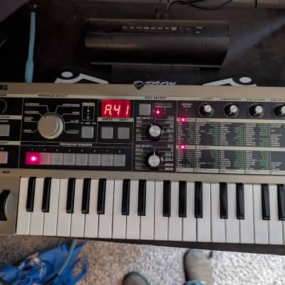 Korg MicroKORG 37-Key Synthesizer/Vocoder 2002 - 2019 - Silver