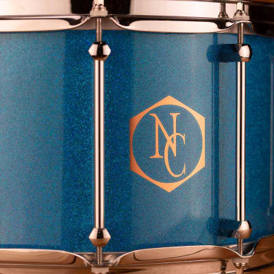 NOBLE & COOLEY 14 X 8 COPPER CLASSIC SNARE DRUM, CAIRO BLUE SPARKLE WITH COPPER REVEAL, CHROME HARDWARE image 6