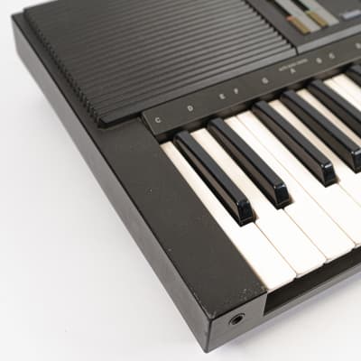 Yamaha PSR-32 61-Key Keyboard / Synthesizer with Power Supply image 4