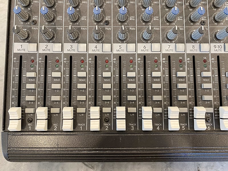 Mackie 1642-VLZ Pro 16-Channel Mic / Line Mixer 2000 - 2007 - Dark Gray