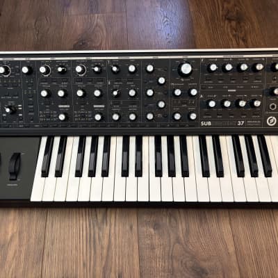 Moog Subsequent 37 Analog Synth 2017 - Present - Black