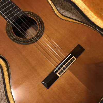 Yamaha C-300 concert classical guitar 1970s made in Japan with excellent original hard case image 5