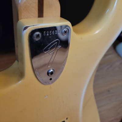 Fender Stratocaster with 3-Bolt Neck, Maple Fretboard 1971 - 1977 - Blonde image 6
