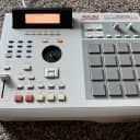 Akai Mpc 2000xl 2000 xl music sampler production drum machine sampler
