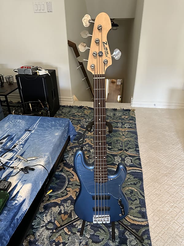 Short Scale 5 String Bass