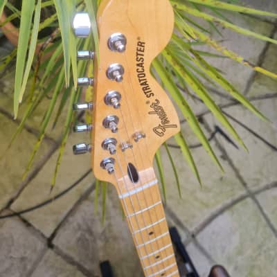 Fender Deluxe Lone Star Stratocaster 2014 - 2016 Burgundy Mist Metallic image 2