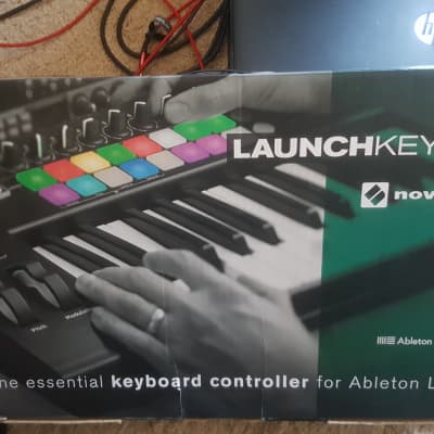 Novation Launchkey 25 MkIII Keyboard Controller image 1
