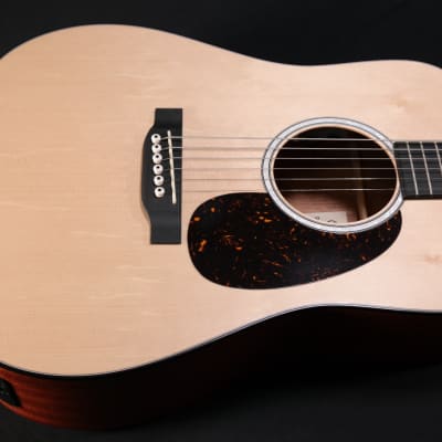 Guitare folk de voyage électro-acoustique Martin Dreadnought Junior  n°2100848, étui Gator – Au Son Vert