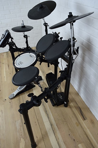 Roland TD-11 V-drum digital drum set kit MINT-used electronic drum