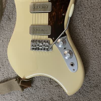 新品即納Fender Daiki Tsuneta Swinger Maple Fingerboard Vintage White 新品 KingGnu キングヌー 常田大希 シグネチャー フェンダー