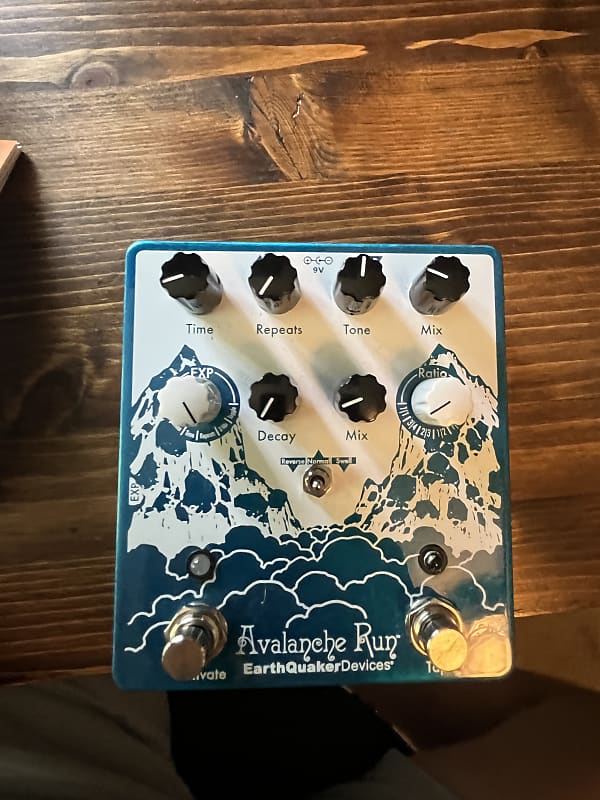 EarthQuaker Devices Avalanche Run Stereo Reverb & Delay with Tap Tempo V2