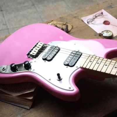 SQUIER "Sonic Mustang HH, Flash Pink , Maple" 2, 9 KG by FENDER image 3