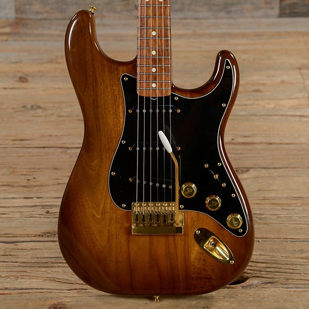 Fender Walnut Stratocaster Natural 1983 s407