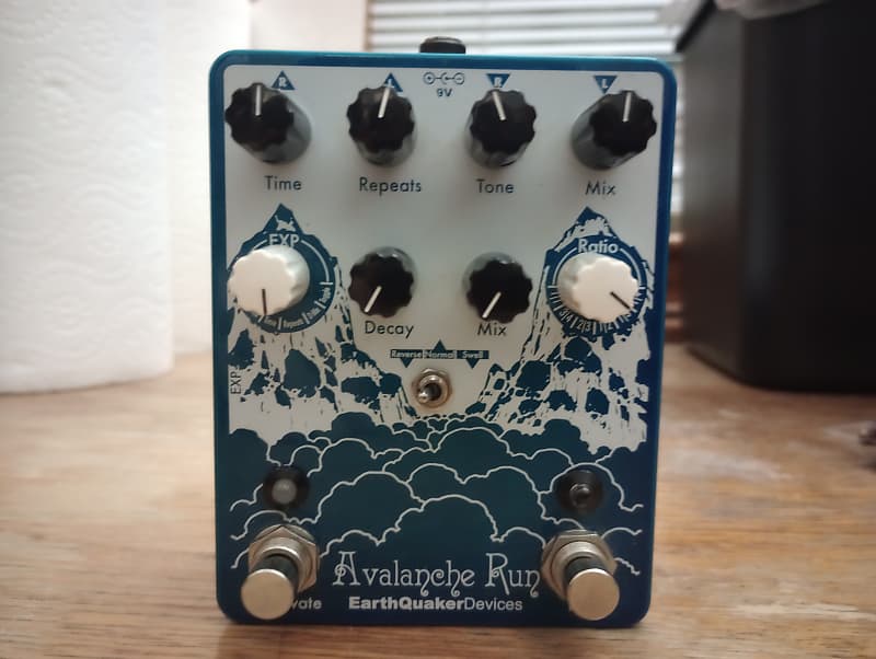 EarthQuaker Devices Avalanche Run V1 Stereo Reverb & Delay