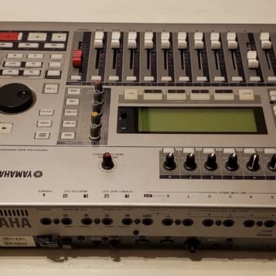 Yamaha AW16G Professional Audio Workstation 16-Track Digital