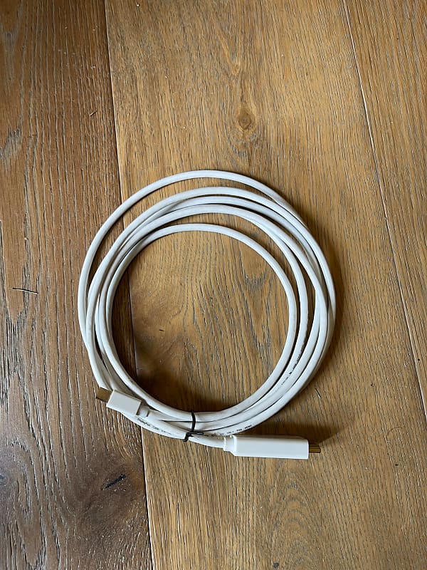 Apple Thunderbolt 2 to HDMI cable (10 ft) Reverb