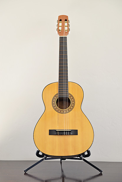 Hondo Sonora H 010N N Student Size Nylon String Acoustic Guitar
