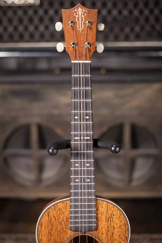 Martin Custom Shop Mahogany Tenor Ukulele - Satin Finish Martin Custom Shop Mahogany Tenor Ukulele - Satin Finish