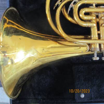 King brand Marching  French horn with case and mouthpiece, made in USA image 2