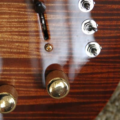 Brian Moore  DC1 Custom Shop piezo/mag/Synth/USB - Violin Sunburst image 11