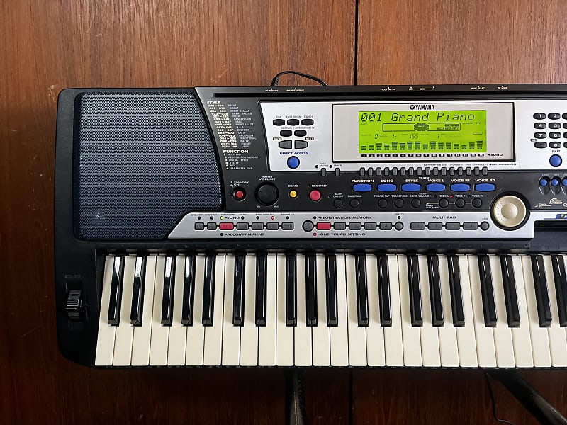 YAMAHA PSR-540 61-Key Full Size Key MIDI Portable Keyboard w