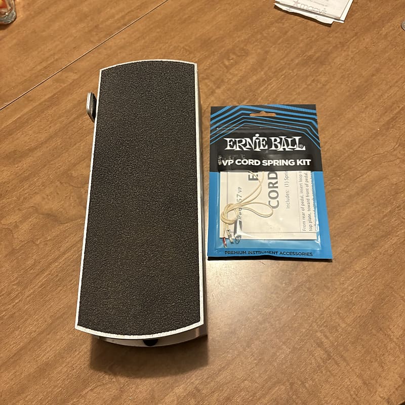 JHS Ernie Ball 6180 VP Jr. Mono Volume Pedal with 