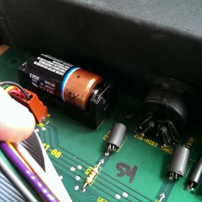 Kurzweil K1000 , K1000SE , K1200 - Battery Holder Fix Replacement image 2