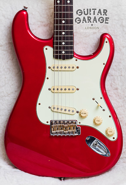 FENDER Japan ’62 Vintage Reissue Stratocaster Candy Apple Red guitar -  MINT! CIJ