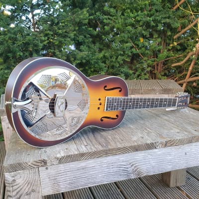 Paramount Little Wing Antique Burst, Single Cone Resonator Gitarre incl. SC image 2