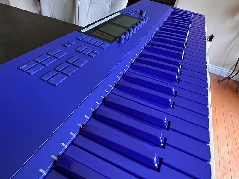 Native Instruments Komplete Kontrol S61 Mk2 Ultraviolet
