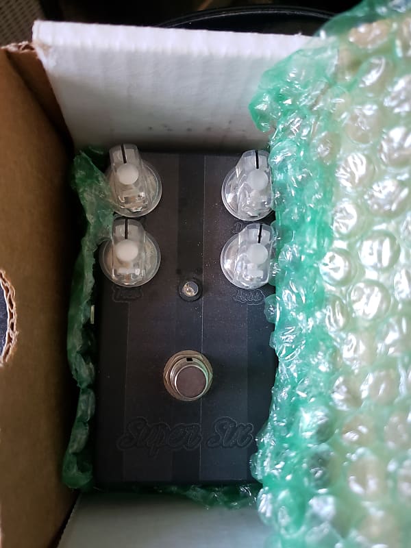 Lovepedal Super Six Grey Ghost　オーバードライブ Lovepedal SUPER SIX GREY GHOST Flat Mids mod」 レビュー