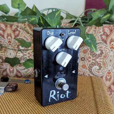 Suhr Riot