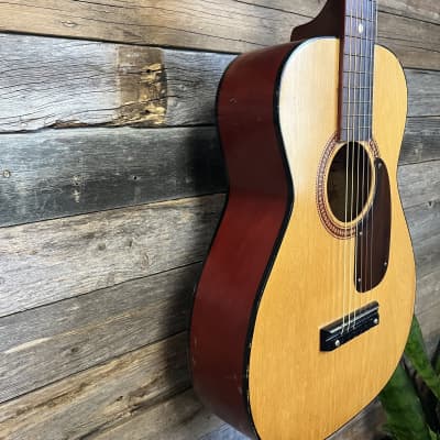 (16169) Silvertone 319 Acoustic Guitar w/ chipboard case image 3