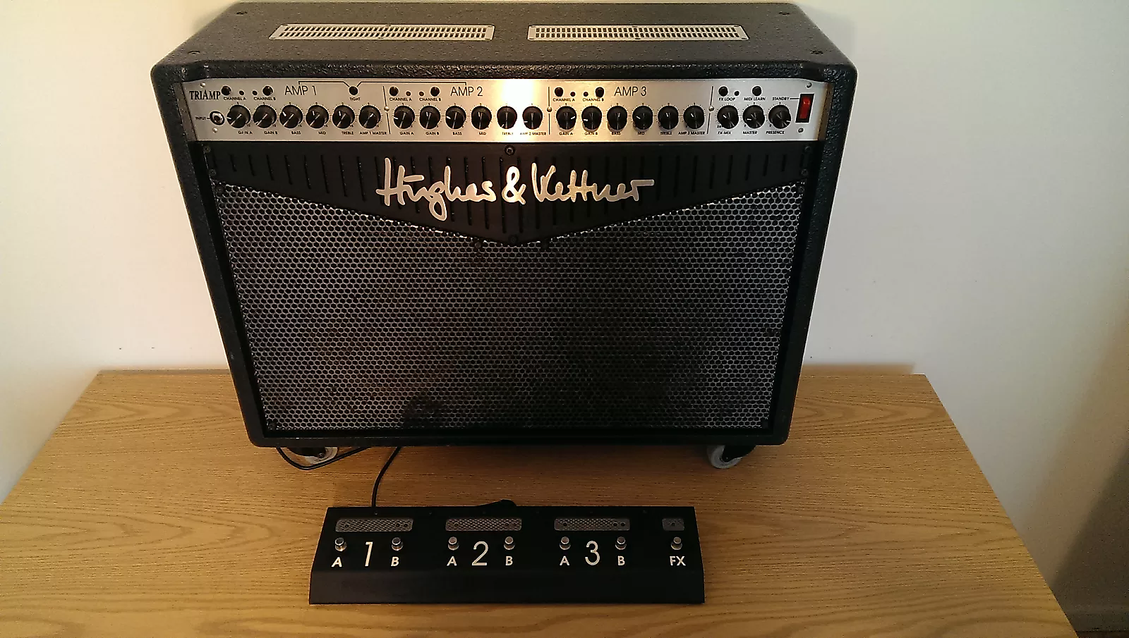 Hughes & Kettner TriAmp 6-Channel 100-Watt 2x12