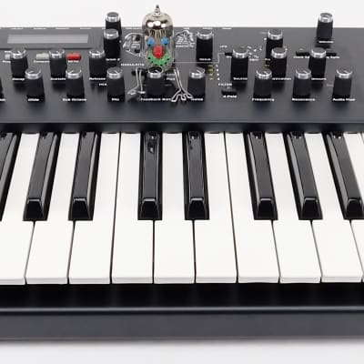 DSI Dave Smith Mopho SE Synthesizer Keyboard + Neuwertig + 1,5Jahre Garantie
